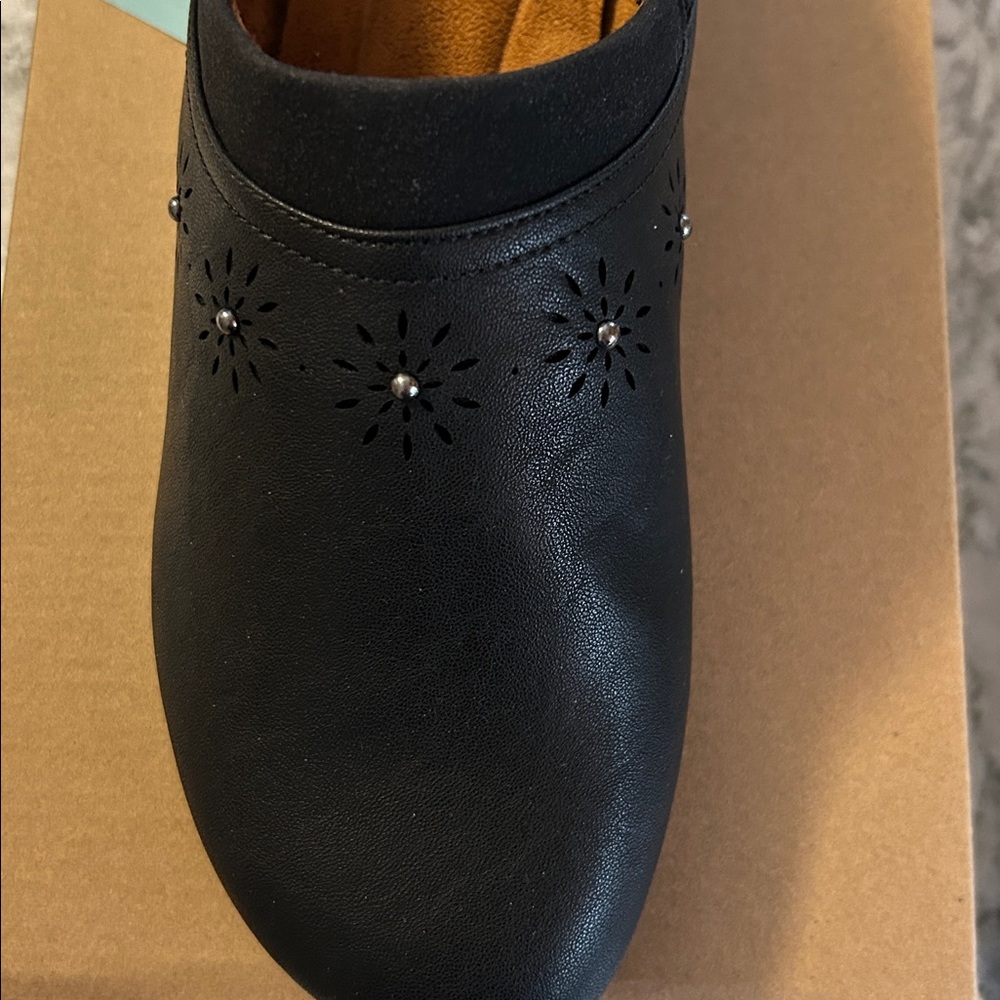 JBU Black “Vista” clogs - Picture 5 of 7